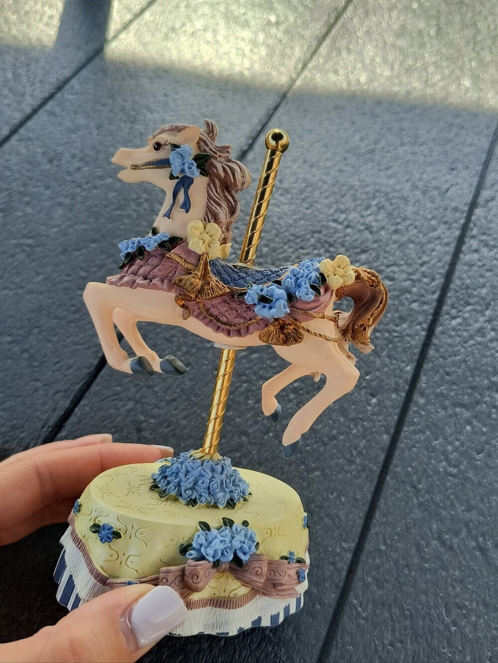 Heritage House Carousel Horse County Fair Collection Melodies If You Love Me - Picture 4 of 5
